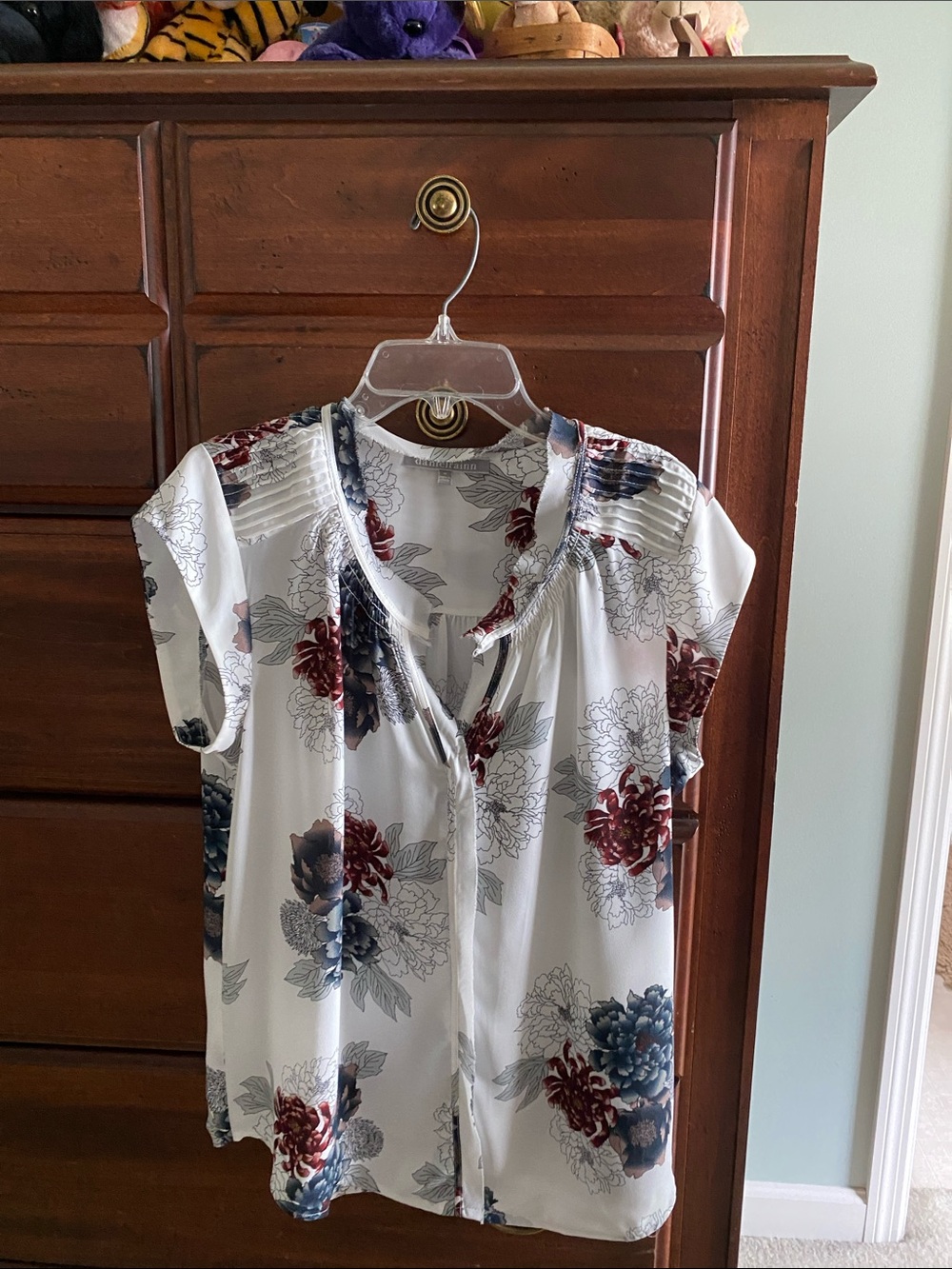 Daniel Rainn White Floral Short-Sleeve Pleated Blouse
